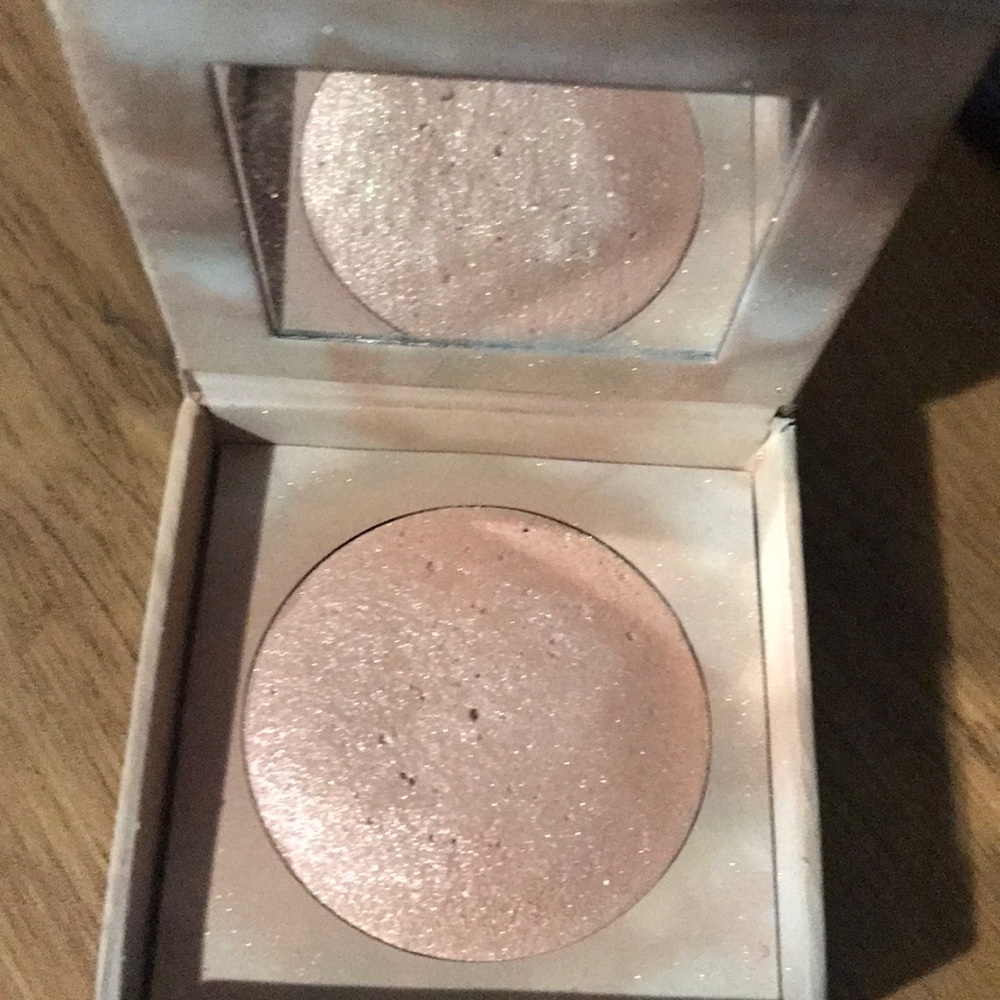 ✨Urban Decay Naked Illuminated Highlighter✨
